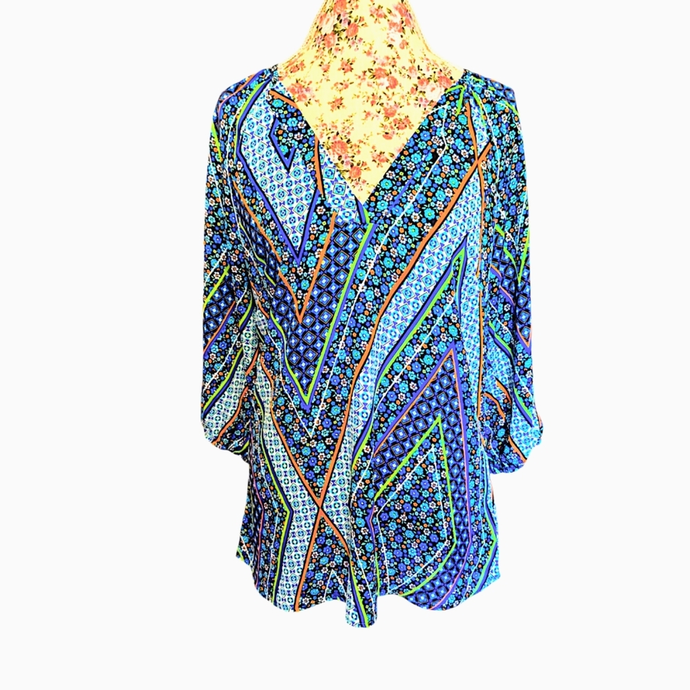 Buttons geometric tunic blouse